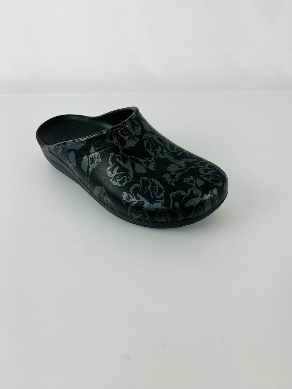 CROCS Neria Pro II Graphic Work Clogs Black / Metallic Gray floral pattern Sz 7
